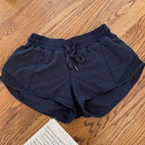 Lululemon Hotty Hot 2.5in